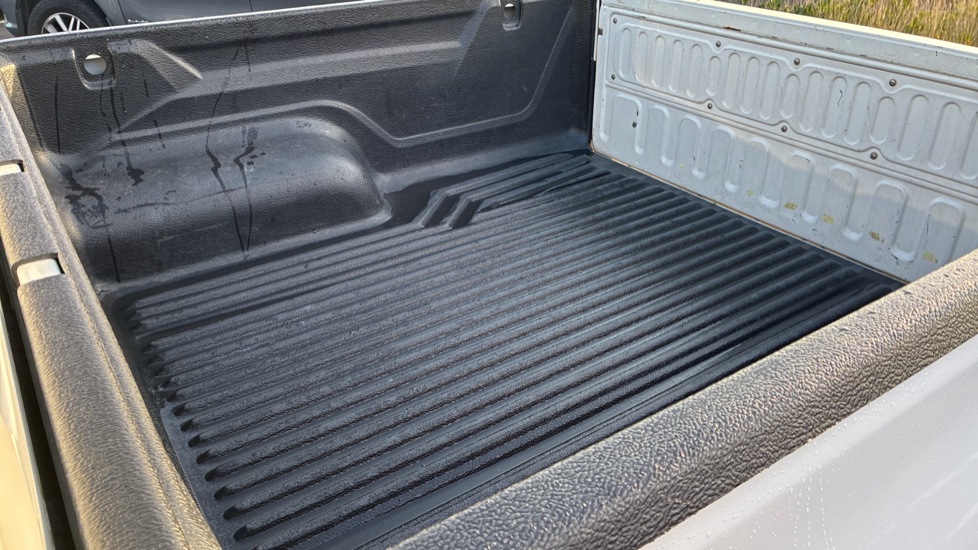 Toyota Hilux Diesel Invincible D/Cab Pick Up 2.4 D-4D Auto - Image 18
