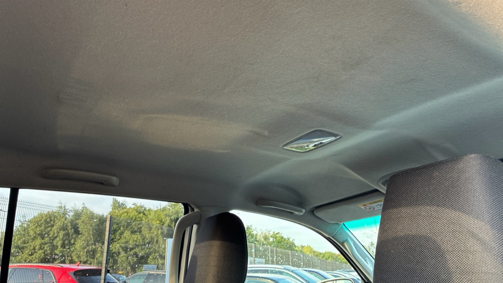 Toyota Hilux Diesel Invincible D/Cab Pick Up 2.4 D-4D Auto - Image 19