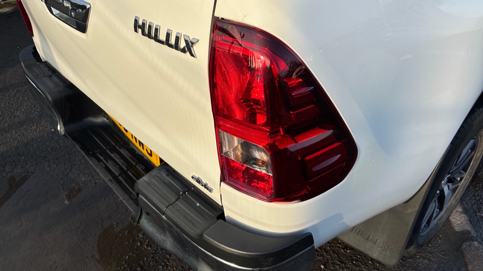 Toyota Hilux Diesel Invincible D/Cab Pick Up 2.4 D-4D Auto - Image 21