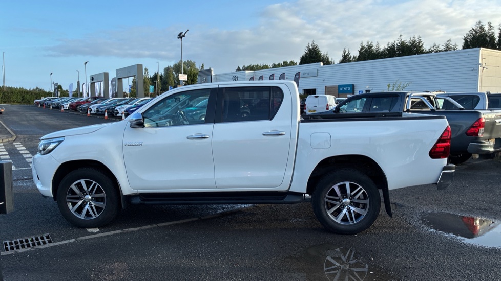 Toyota Hilux Diesel Invincible D/Cab Pick Up 2.4 D-4D Auto - Image 24
