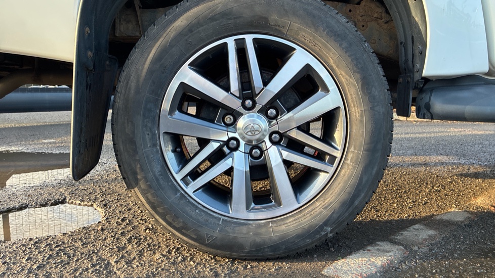 Toyota Hilux Diesel Invincible D/Cab Pick Up 2.4 D-4D Auto - Image 25