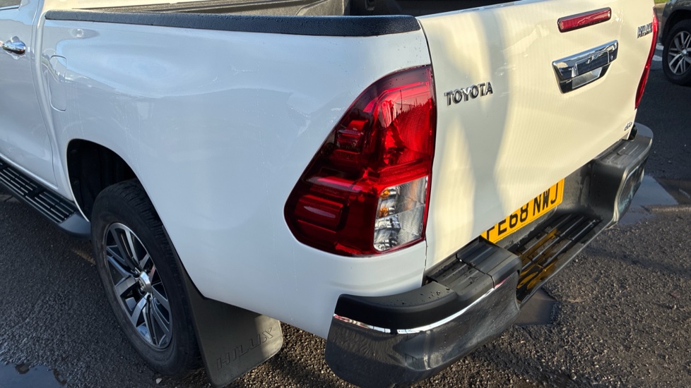 Toyota Hilux Diesel Invincible D/Cab Pick Up 2.4 D-4D Auto - Image 41