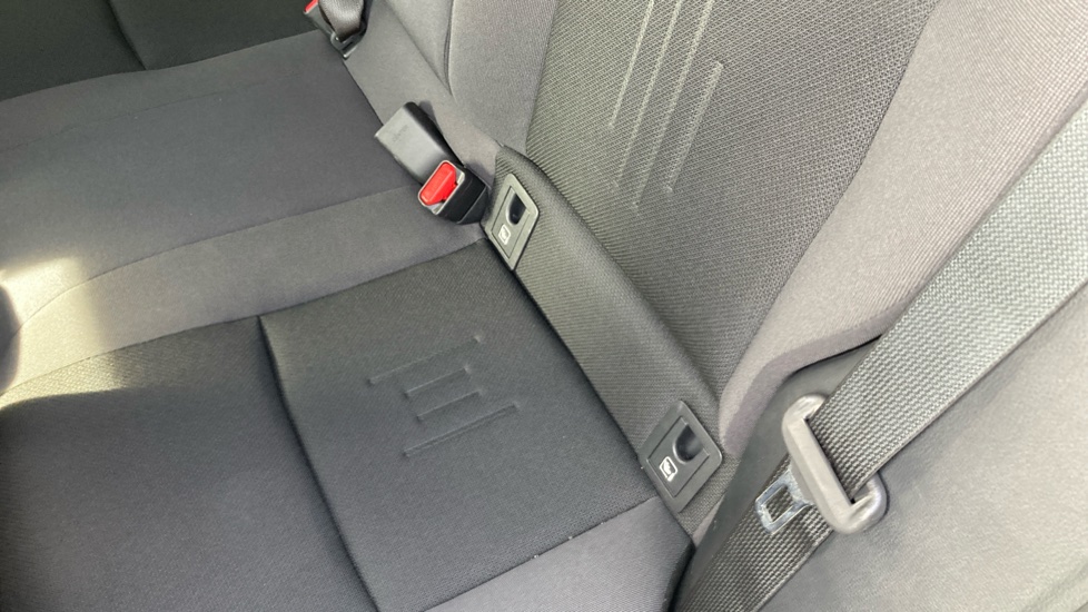 Toyota C-HR 2.0 PHEV Design 5dr CVT Hatchback - Image 14