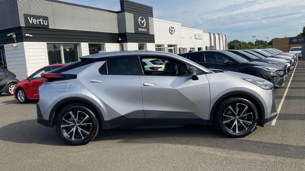 Toyota C-HR 2.0 PHEV Design 5dr CVT Hatchback - Image 23