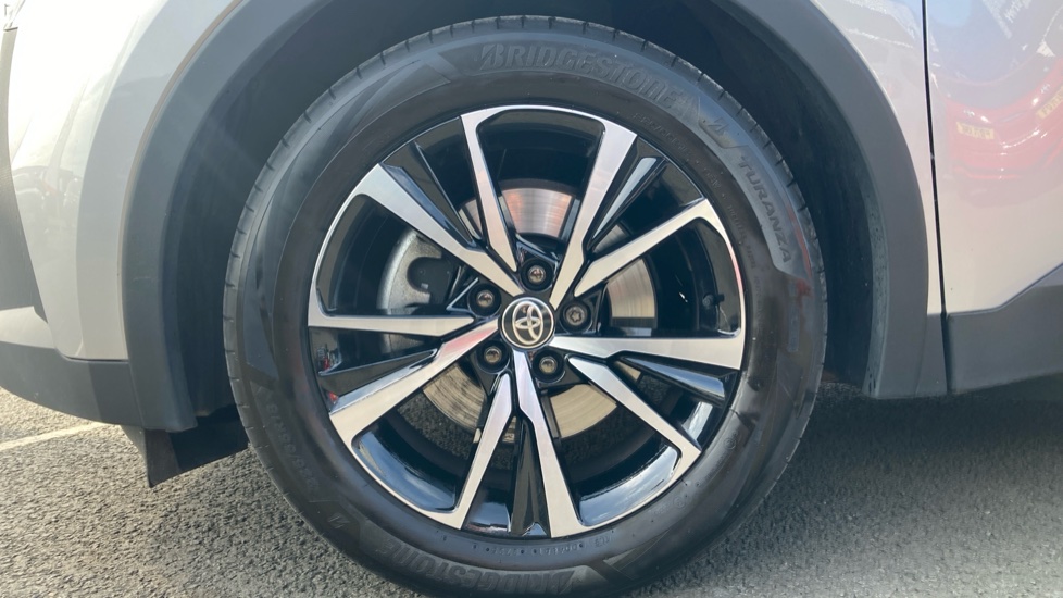 Toyota C-HR 2.0 PHEV Design 5dr CVT Hatchback - Image 25