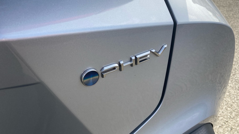 Toyota C-HR 2.0 PHEV Design 5dr CVT Hatchback - Image 33