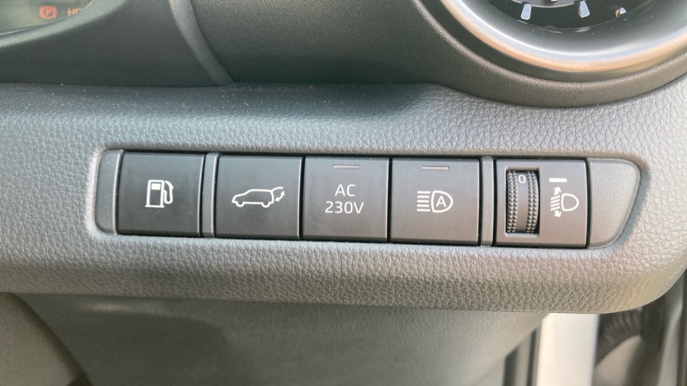 Toyota C-HR 2.0 PHEV Design 5dr CVT Hatchback - Image 39