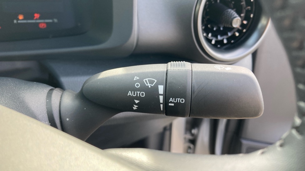 Toyota C-HR 2.0 PHEV Design 5dr CVT Hatchback - Image 40