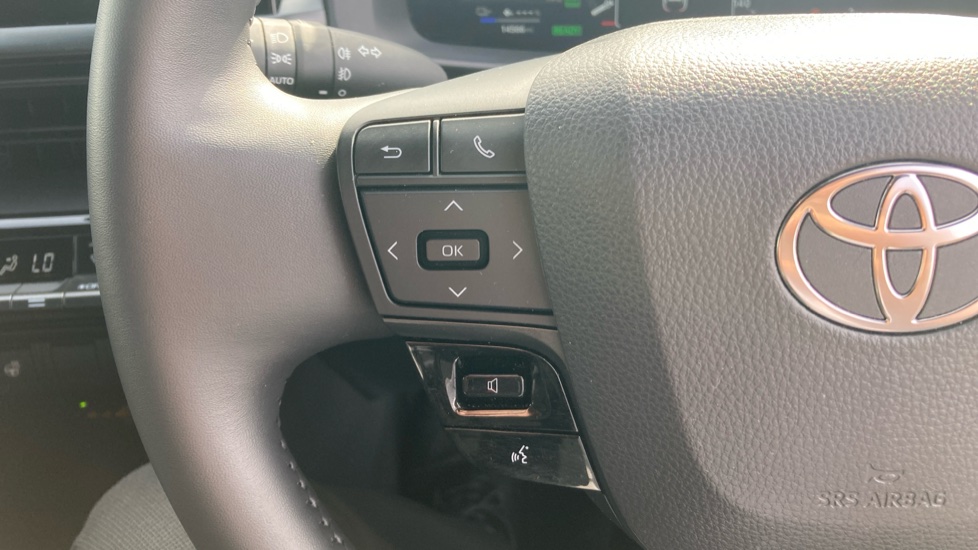 Toyota C-HR 2.0 PHEV Design 5dr CVT Hatchback - Image 43