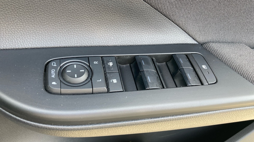 Toyota C-HR 2.0 PHEV Design 5dr CVT Hatchback - Image 44