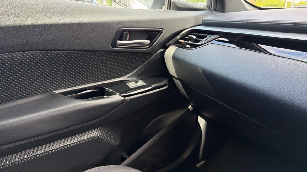 Toyota C-HR 1.8 Hybrid GR Sport 5dr CVT Hybrid Hatchback - Image 38