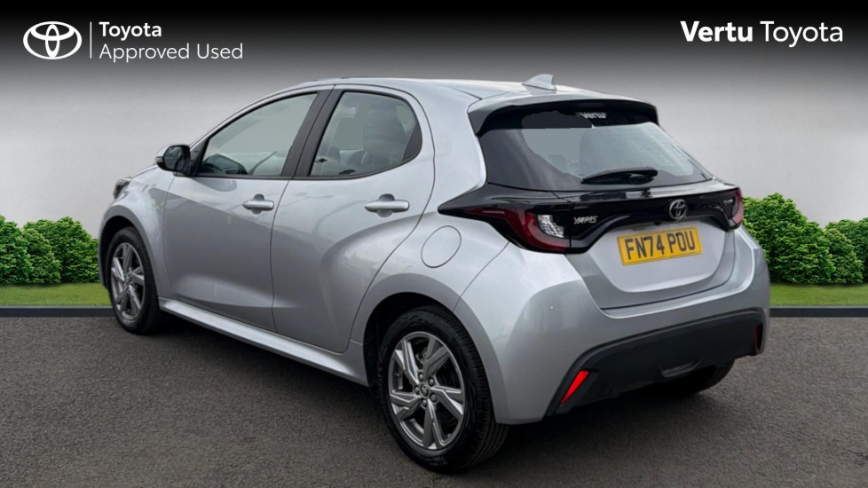 Toyota Yaris 1.5 Hybrid Icon 5dr CVT Hybrid Hatchback - Image 4