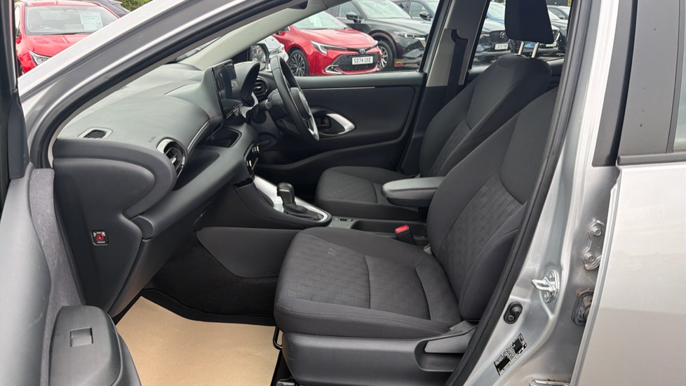 Toyota Yaris 1.5 Hybrid Icon 5dr CVT Hybrid Hatchback - Image 5