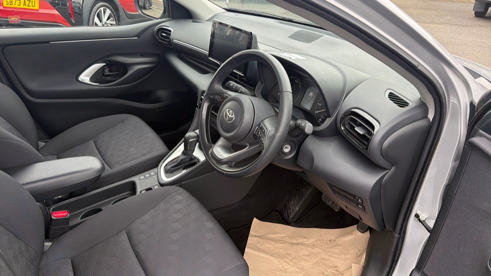 Toyota Yaris 1.5 Hybrid Icon 5dr CVT Hybrid Hatchback - Image 7