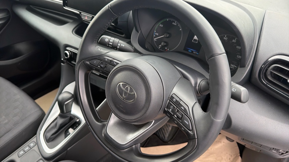 Toyota Yaris 1.5 Hybrid Icon 5dr CVT Hybrid Hatchback - Image 10