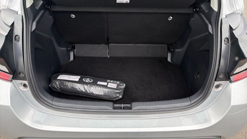 Toyota Yaris 1.5 Hybrid Icon 5dr CVT Hybrid Hatchback - Image 13