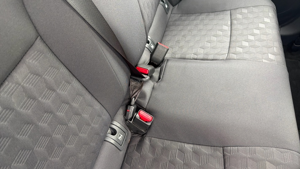Toyota Yaris 1.5 Hybrid Icon 5dr CVT Hybrid Hatchback - Image 14