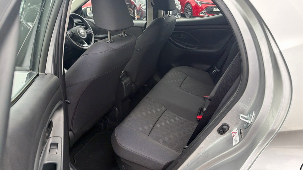 Toyota Yaris 1.5 Hybrid Icon 5dr CVT Hybrid Hatchback - Image 15