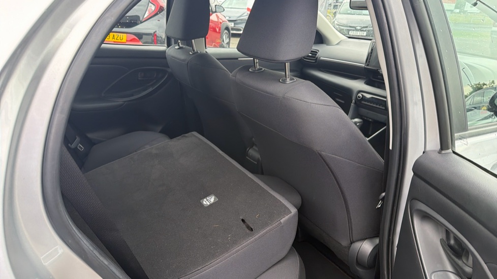 Toyota Yaris 1.5 Hybrid Icon 5dr CVT Hybrid Hatchback - Image 18