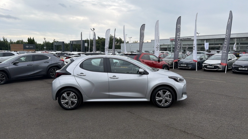 Toyota Yaris 1.5 Hybrid Icon 5dr CVT Hybrid Hatchback - Image 23