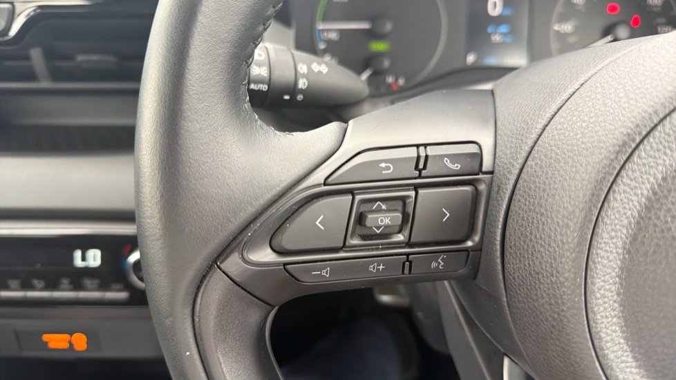 Toyota Yaris 1.5 Hybrid Icon 5dr CVT Hybrid Hatchback - Image 34
