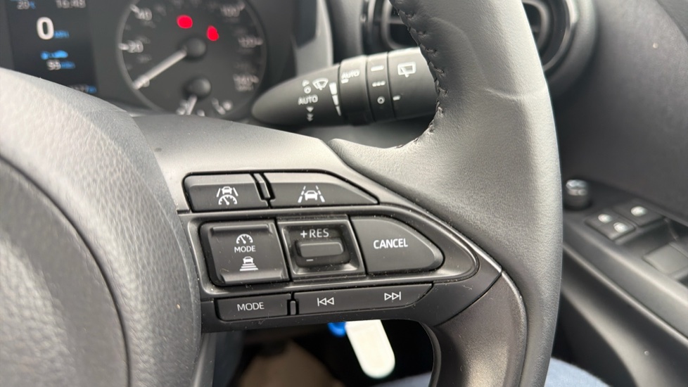 Toyota Yaris 1.5 Hybrid Icon 5dr CVT Hybrid Hatchback - Image 35
