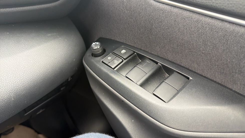 Toyota Yaris 1.5 Hybrid Icon 5dr CVT Hybrid Hatchback - Image 36