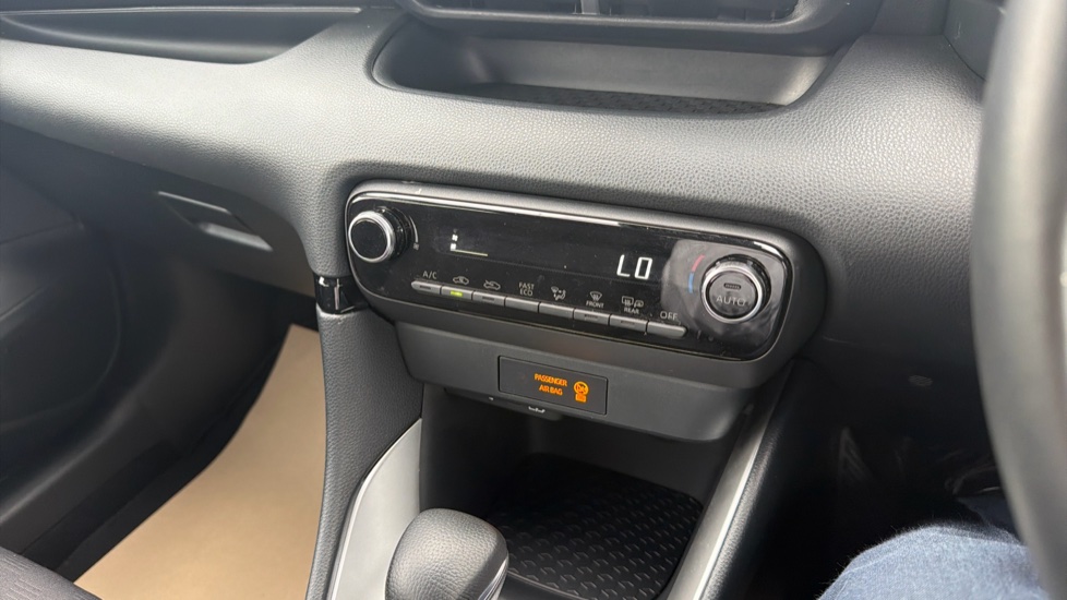 Toyota Yaris 1.5 Hybrid Icon 5dr CVT Hybrid Hatchback - Image 38
