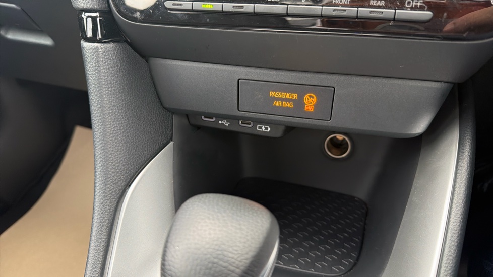 Toyota Yaris 1.5 Hybrid Icon 5dr CVT Hybrid Hatchback - Image 39
