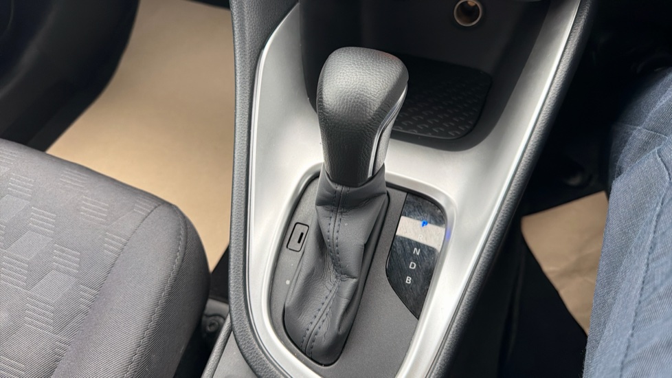 Toyota Yaris 1.5 Hybrid Icon 5dr CVT Hybrid Hatchback - Image 40