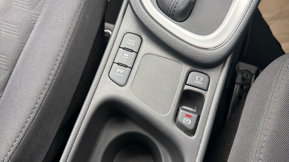 Toyota Yaris 1.5 Hybrid Icon 5dr CVT Hybrid Hatchback - Image 41