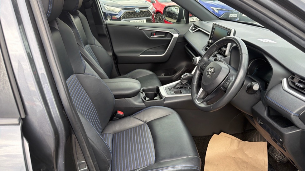 Toyota RAV4 2.5 VVT-i Hybrid Dynamic 5dr CVT 2WD Hybrid Estate - Image 12