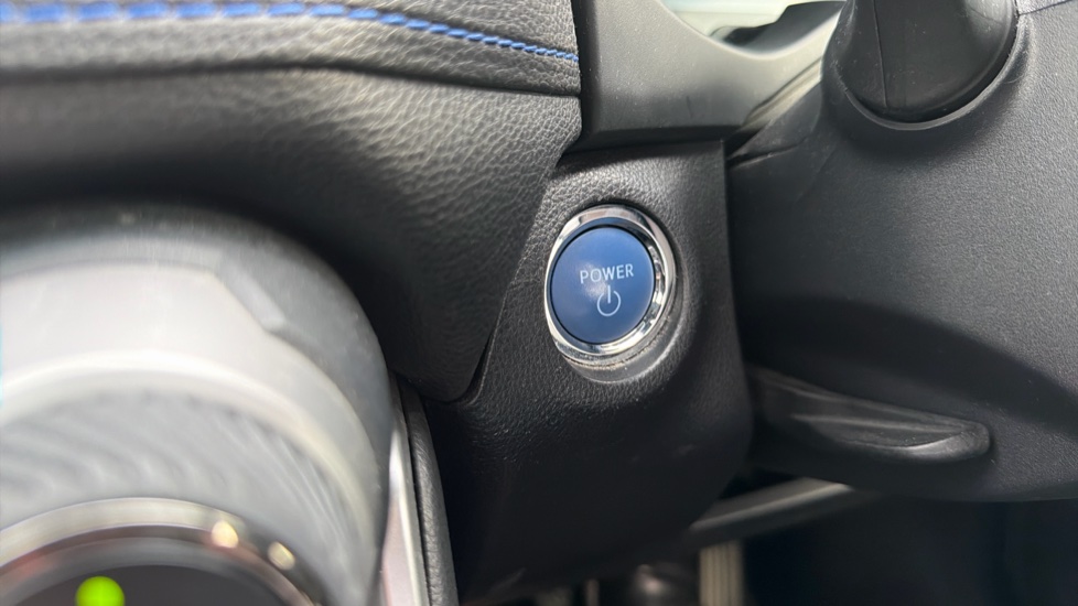 Toyota RAV4 2.5 VVT-i Hybrid Dynamic 5dr CVT 2WD Hybrid Estate - Image 16