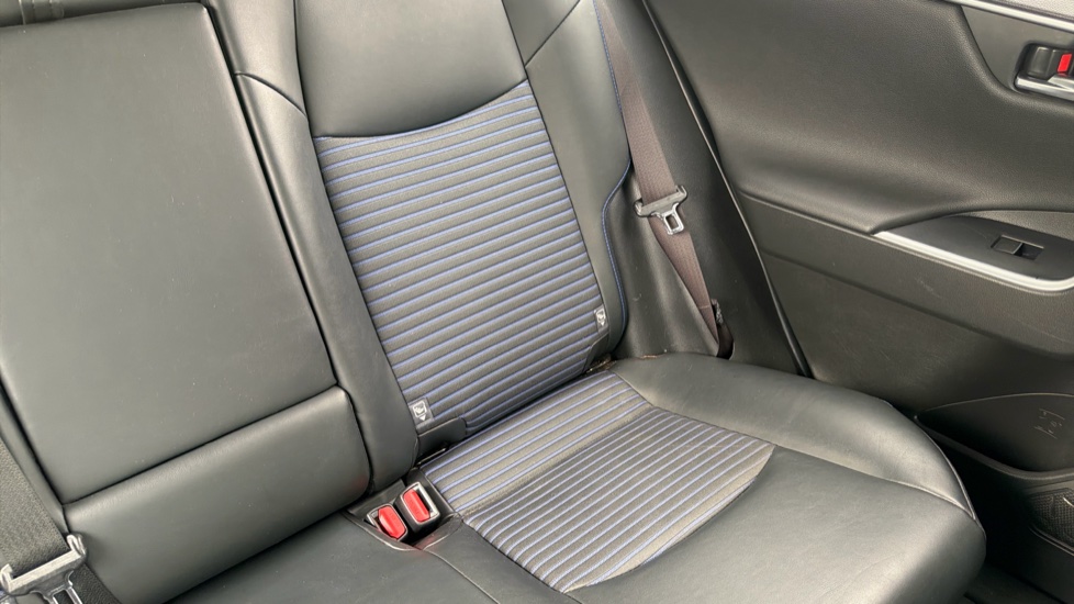 Toyota RAV4 2.5 VVT-i Hybrid Dynamic 5dr CVT 2WD Hybrid Estate - Image 18