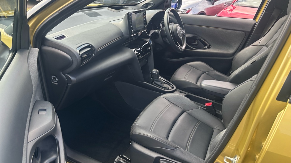 Toyota Yaris Cross 1.5 Hybrid Premiere Edition 5dr CVT Hybrid Estate - Image 5