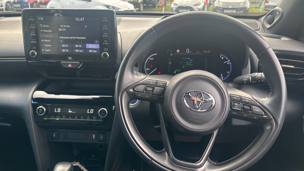 Toyota Yaris Cross 1.5 Hybrid Premiere Edition 5dr CVT Hybrid Estate - Image 7