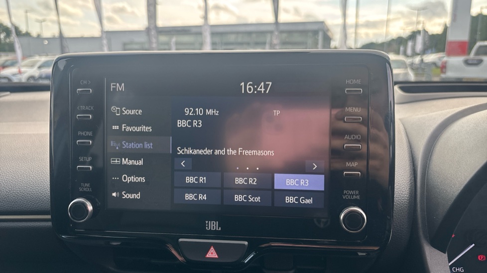 Toyota Yaris Cross 1.5 Hybrid Premiere Edition 5dr CVT Hybrid Estate - Image 9