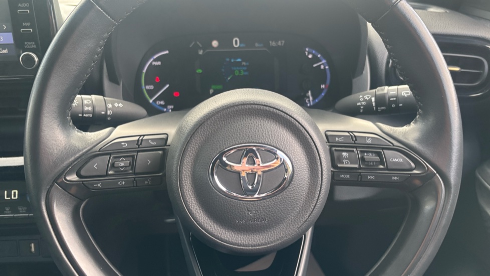 Toyota Yaris Cross 1.5 Hybrid Premiere Edition 5dr CVT Hybrid Estate - Image 10