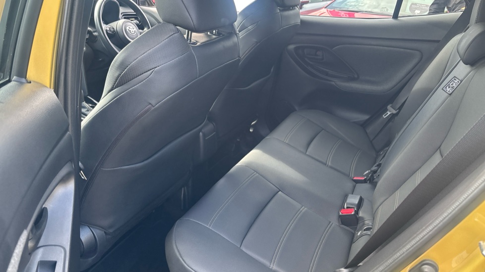 Toyota Yaris Cross 1.5 Hybrid Premiere Edition 5dr CVT Hybrid Estate - Image 15