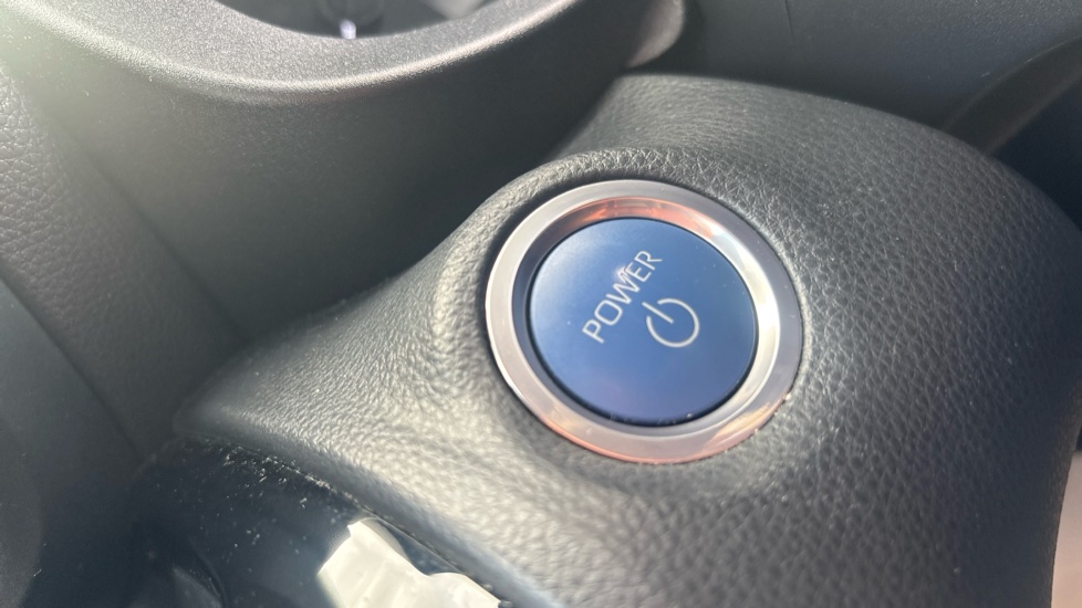 Toyota Yaris Cross 1.5 Hybrid Premiere Edition 5dr CVT Hybrid Estate - Image 16