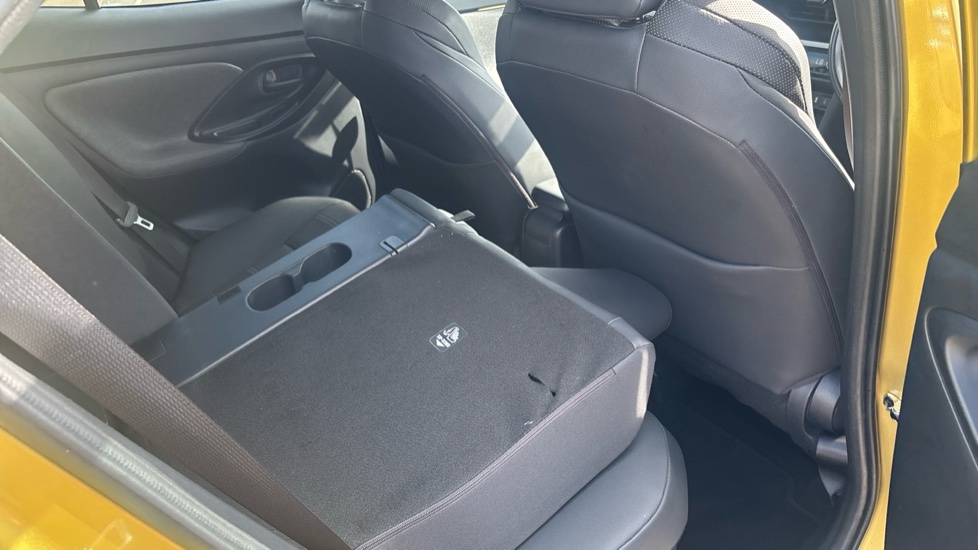 Toyota Yaris Cross 1.5 Hybrid Premiere Edition 5dr CVT Hybrid Estate - Image 18