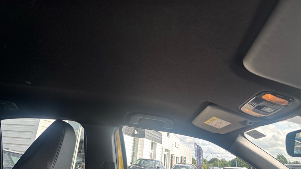 Toyota Yaris Cross 1.5 Hybrid Premiere Edition 5dr CVT Hybrid Estate - Image 19