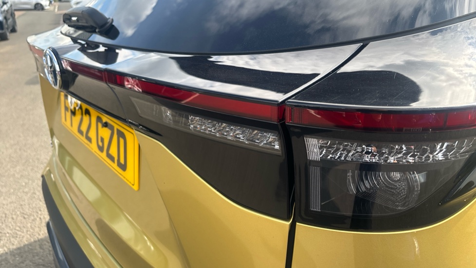 Toyota Yaris Cross 1.5 Hybrid Premiere Edition 5dr CVT Hybrid Estate - Image 21