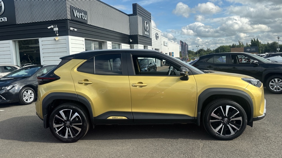 Toyota Yaris Cross 1.5 Hybrid Premiere Edition 5dr CVT Hybrid Estate - Image 23