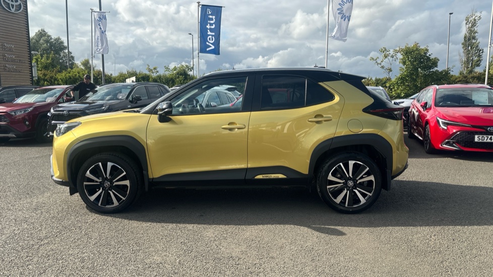 Toyota Yaris Cross 1.5 Hybrid Premiere Edition 5dr CVT Hybrid Estate - Image 24
