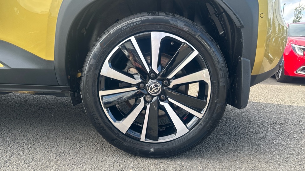 Toyota Yaris Cross 1.5 Hybrid Premiere Edition 5dr CVT Hybrid Estate - Image 31