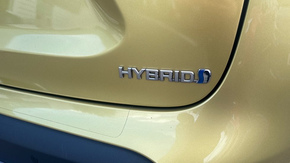 Toyota Yaris Cross 1.5 Hybrid Premiere Edition 5dr CVT Hybrid Estate - Image 34
