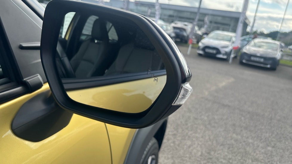 Toyota Yaris Cross 1.5 Hybrid Premiere Edition 5dr CVT Hybrid Estate - Image 36