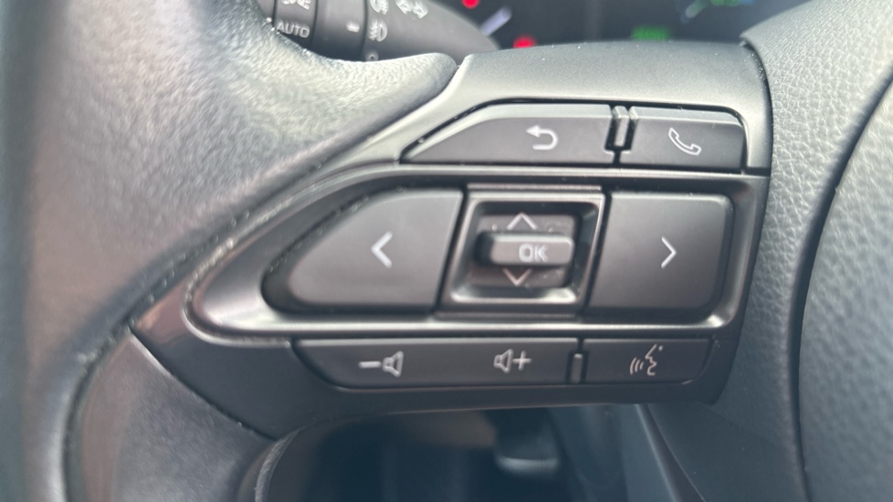 Toyota Yaris Cross 1.5 Hybrid Premiere Edition 5dr CVT Hybrid Estate - Image 37