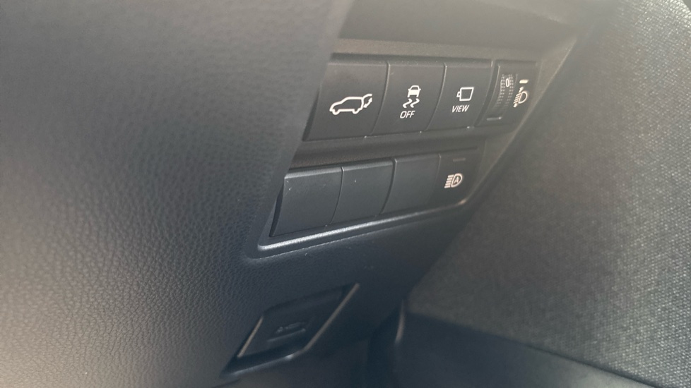 Toyota Yaris Cross 1.5 Hybrid Premiere Edition 5dr CVT Hybrid Estate - Image 42